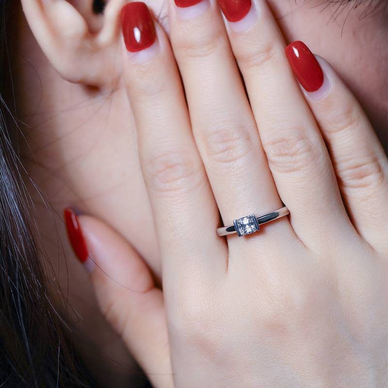 简约正方形S925银镀白金MoissaniteWomen's Ring0.5ctD级